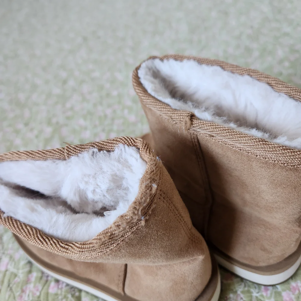 Unbranded Cozy Tan Kids Boots Size 10